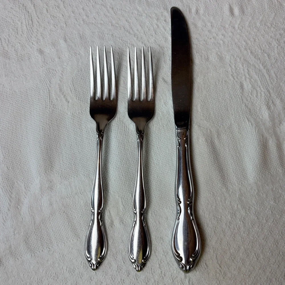 Oneida Strathmore Stainless Flatware 3pc Set 2 Dinner Forks Knife Scrolls 73380